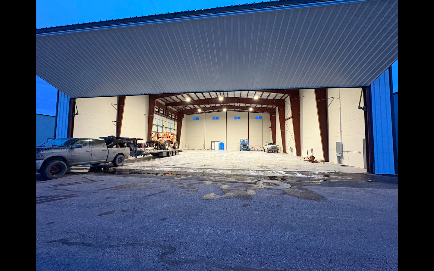 Corporate hangar 100x80 34' tall